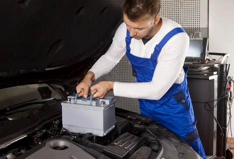Signs that a car needs battery replacement