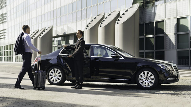 Chauffeured Limo Service For Airport Transportation